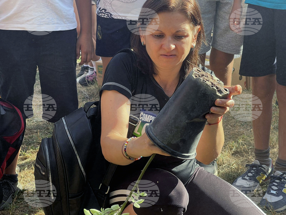 Село Бузовград - “Гората на Ванко” - дръвчета - засаждане