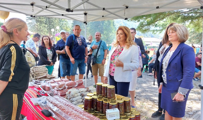 Вицепрезидентът в Троян: Традиционните български фестивали създават усещане за сигурност и здрава връзка с корените