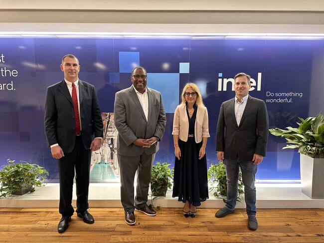 Министър Стойчева: България и САЩ могат да си сътрудничат в областта на космическите технологии