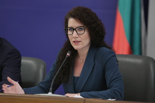Оставките на цялото ръководство на "Български пощи" поиска вицепремиерът Калина Константинова
