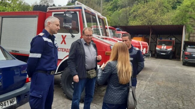 Опит при обучението на доброволци и организацията на спасителни дейности са обменили в Кюстендил пожарникари от Германия