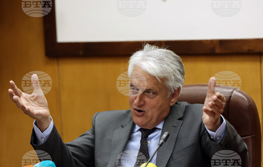 При актуализация на бюджета ще бъдат увеличени заплатите в МВР, съобщи министър Бойко Рашков