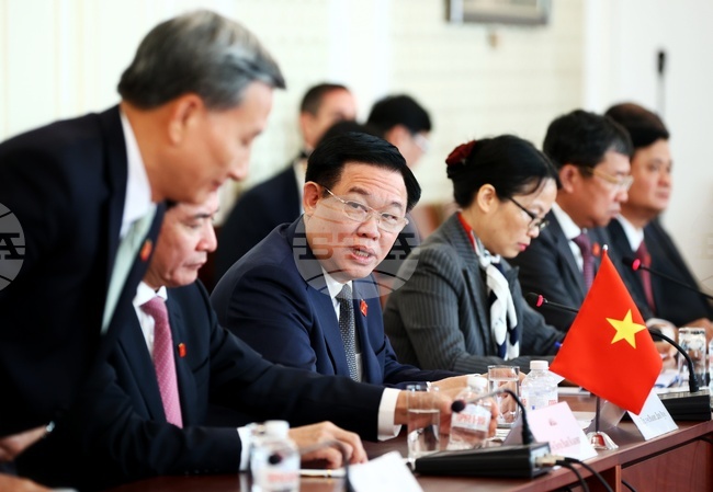 Народно събрание - Росен Желязков - Въонг Дин Хюе - пленарни разговори