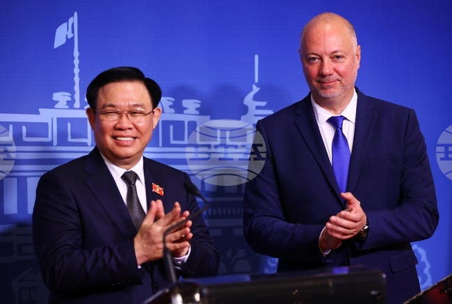 Росен Желязков - Въонг Дин Хюе - брифинг