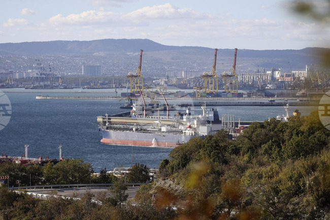 Производството на петрол в Казахстан спада с около 6 на сто през декември след украинска атака с дрон срещу основен руски терминал в Черно море