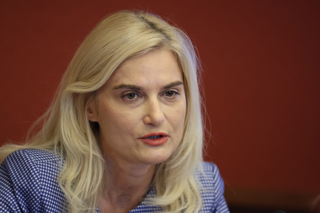 Tourism Minister Meets with EC Officials