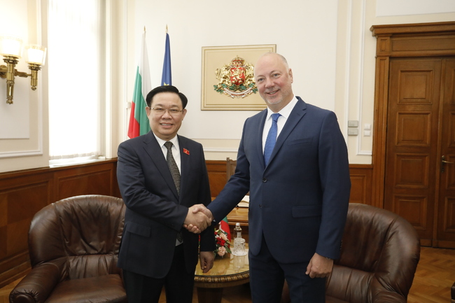 Росен Желязков пред своя виетнамски колега: Време е да претворим традиционно добрите приятелски връзки между нашите страни в отлично търговско-икономическо и научно-техническо сътрудничество
