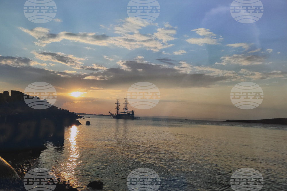 Летище София - изложба - "Моето лято в България"