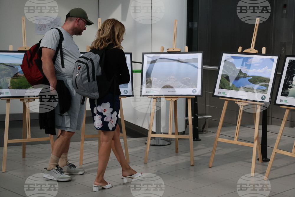 Летище София - изложба - "Моето лято в България"