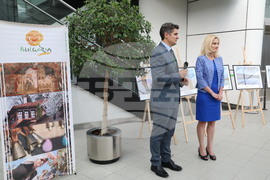 Летище София - изложба - "Моето лято в България"