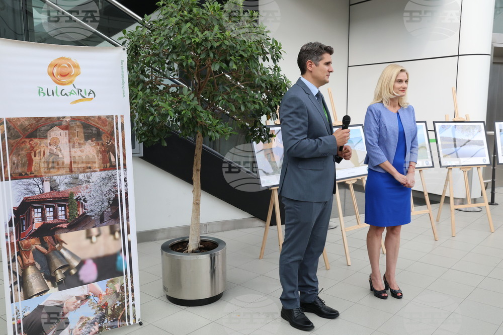 Летище София - изложба - "Моето лято в България"