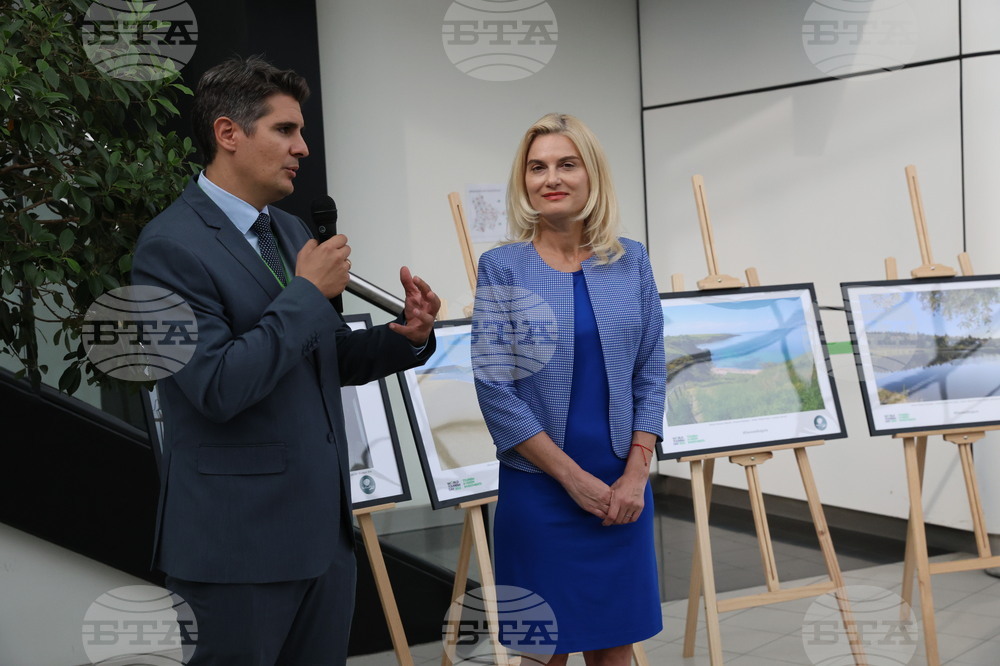 Летище София - изложба - "Моето лято в България"