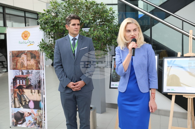 Летище София - изложба - "Моето лято в България"