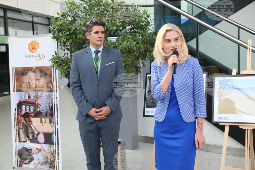 Летище София - изложба - "Моето лято в България"