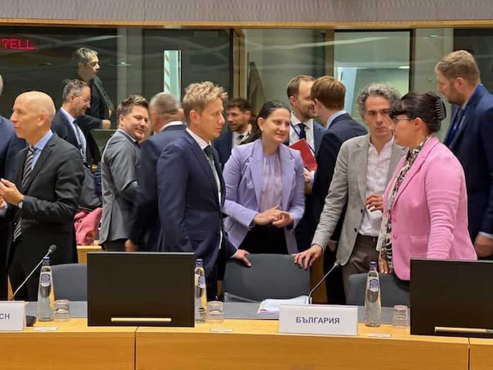 Зам.-министър Шотев: Ключов е балансът между повишаване качеството на въздуха и запазване конкурентоспособността на автомобилната индустрия