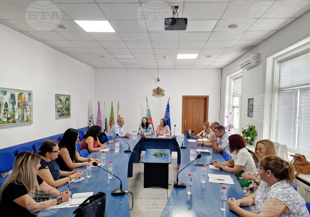 Координацията на институциите при превенция и закрила на жертви на насилие бе тема на работна среща в областната администрация в Търговище
