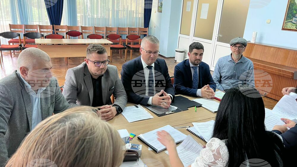 Пълна листа от 37 кандидати регистрира в ОИК - Кюстендил коалиция "Продължаваме Промяната – Демократична България"