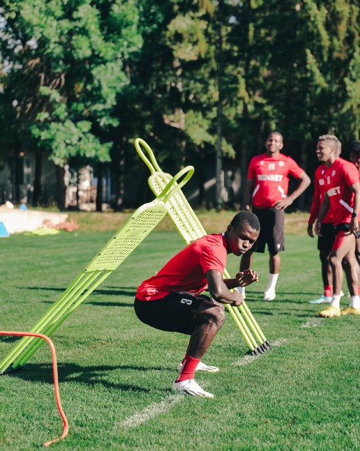 Бившият халф на ЦСКА Марселино Кареасо напусна Аполон Лимасол след едва шест изиграни мача 