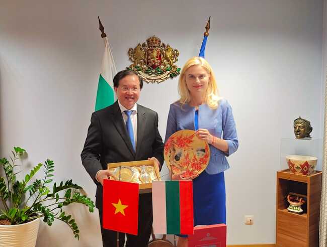 Министерство на туризма: Насърчава се сътрудничеството между българския и виетнамския туристически бизнес