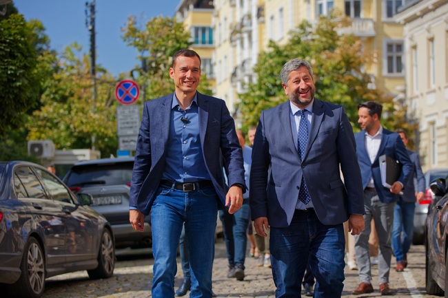 Коалиция “Обединени за София”: “Продължаваме Промяната-Демократична България (Спаси София)”регистрира кандидатските си листи 