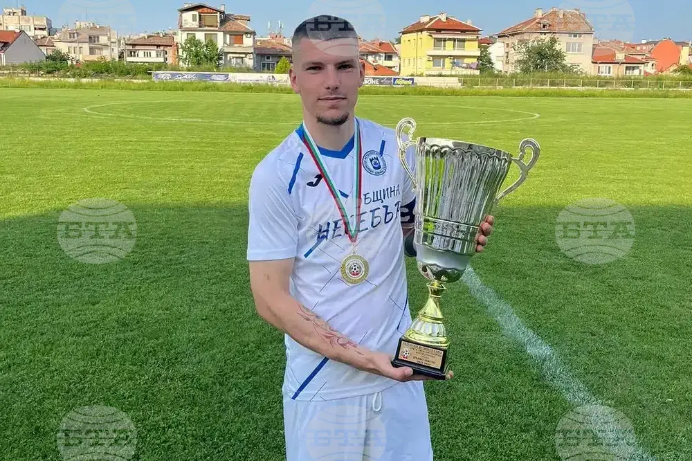 Нападателите Виктор Янев и Валентин Сливов напускат отбора на Несебър