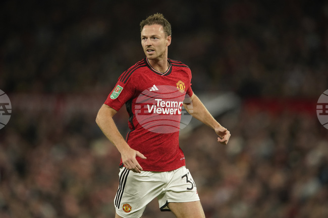 Защитникът на Манчестър Юнайтед Джони Еванс се оттегля от футбола