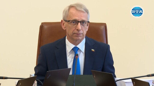 Откриват се национална линия и национален имейл адрес за сигнали във връзка с изборите, обяви премиерът Николай Денков