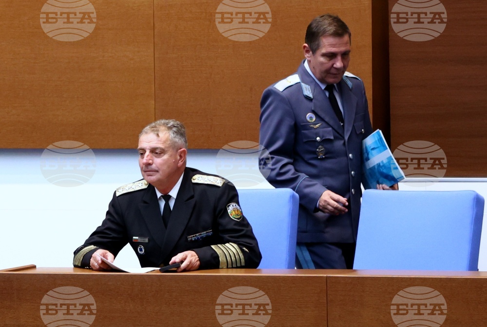 Народното събрание изслушва при закрити врата адмирал Емил Ефтимов, началник на отбраната, за броя на ракетите за Украйна