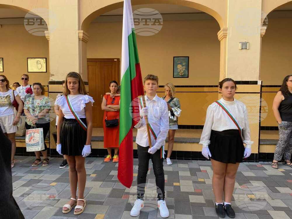 Първо българско неделно училище „Васил Левски“ откри учебната година с тържество