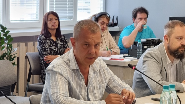 БНТ отказва да сключи договори за разпространение на „Денят на бащата“ и „Войната на буквите“ в чужбина, твърдят сценаристи на сериалите