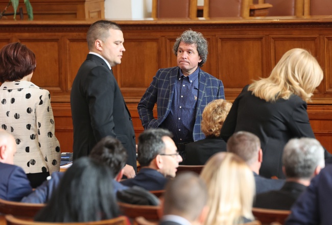 Парламентът увеличи броя на членовете на две от постоянните комисии, „Има такъв народ“ ще има повече представители