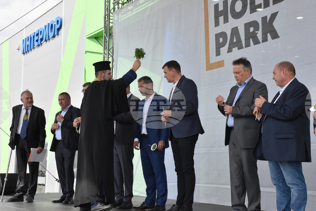 Хасково - „Холидей парк" - търговски комплекс - откриване