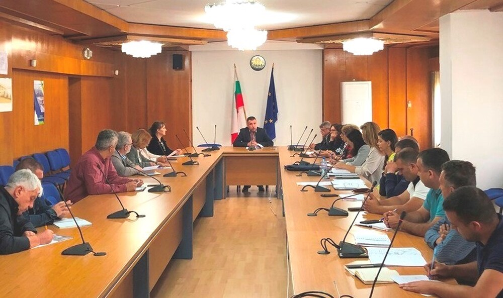 Областна администрация Смолян: Областният управител Захари Сираков проведе среща във връзка с изпълнението на „Интегриран воден проект на агломерация Смолян“