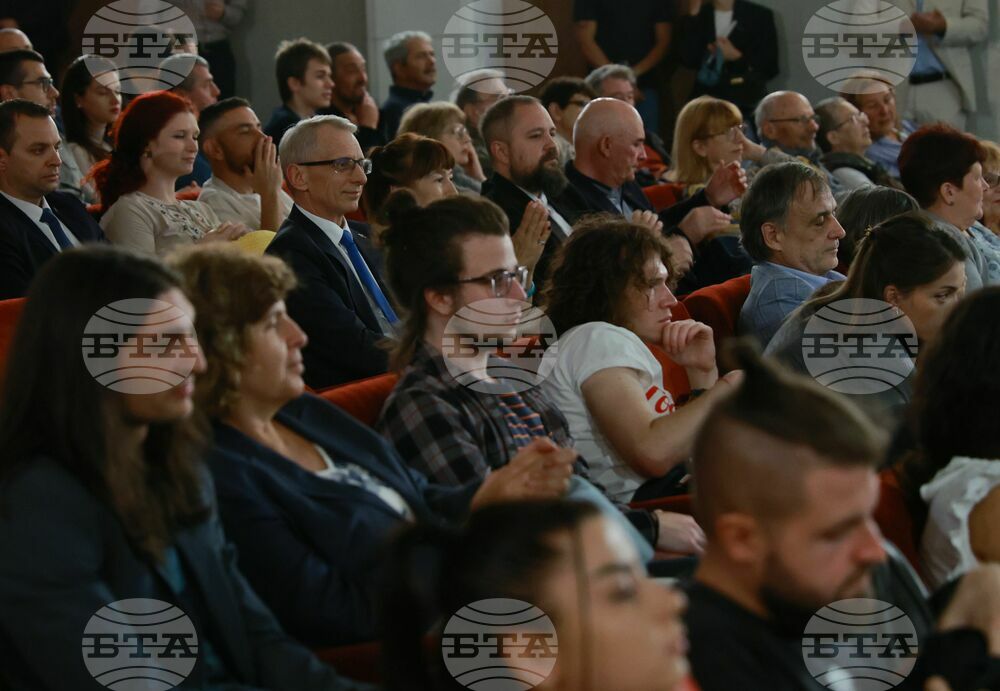 „Записки по едно предателство“ - филм - премиера