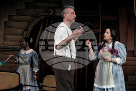 Бургас - „Службогонци“ - опера