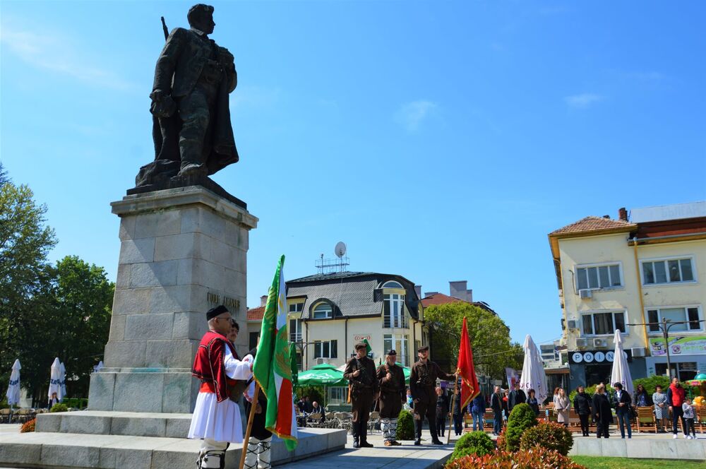 119 години от смъртта на Гоце Делчев бяха отбелязани в Благоевград. Кметът Илко Стоянов сведе глава в знак на почит към революционера