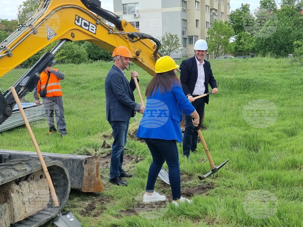 Започна изграждането на закрит плувен басейн в Хасково