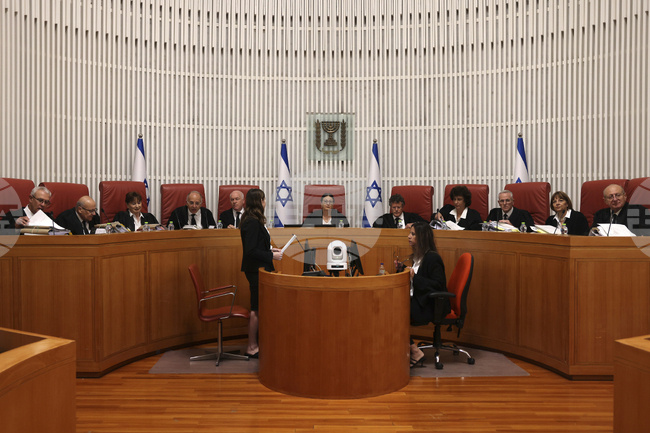 Върховният съд на Израел отмени временно закриването на Израелското военно радио