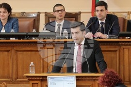 Парламент - Кирил Петков - извънредно заседание