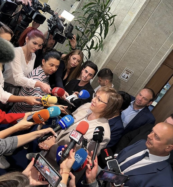 Нинова: ГЕРБ и ПП ДБ се сбиха чий обръч от фирми да открадне парите от ПВУ 