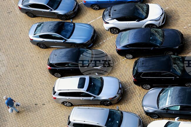 Кметът Васил Терзиев и общински съветници предлагат повишаване на цените за паркиране на синята и зелената зона в София 