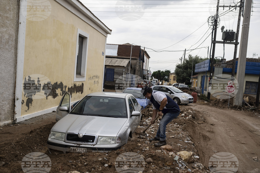 Бурята „Бора“ наводни домове и улици на гръцкия остров Родос