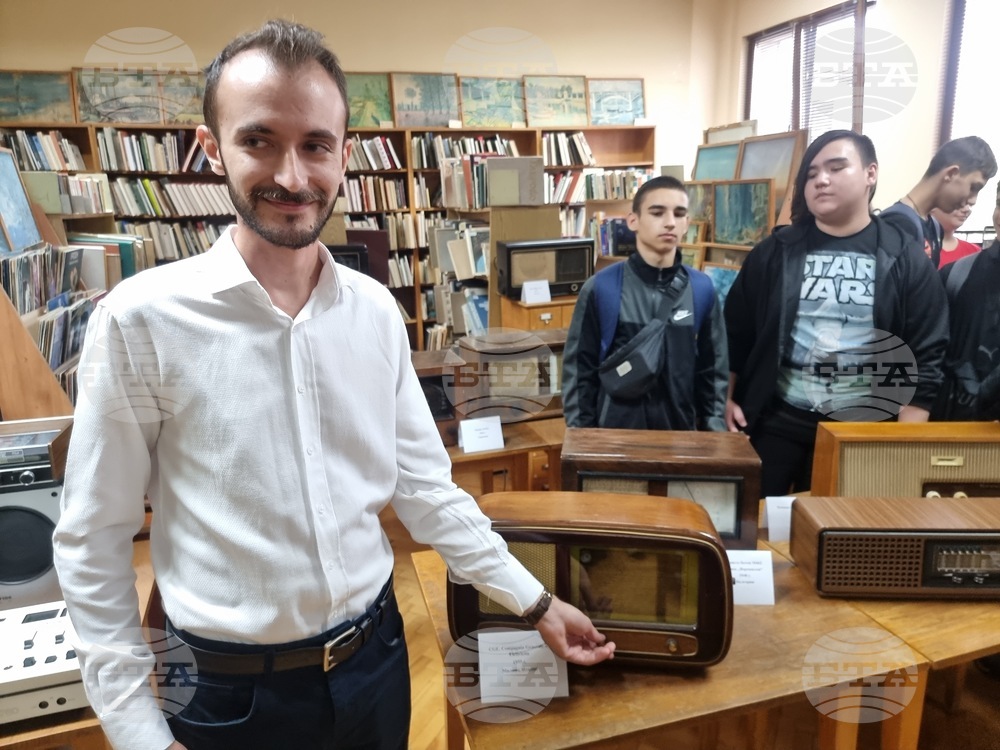Изложба на ретро радиоприемници и друга аудиотехника от близкото минало бе представена в Кърджали