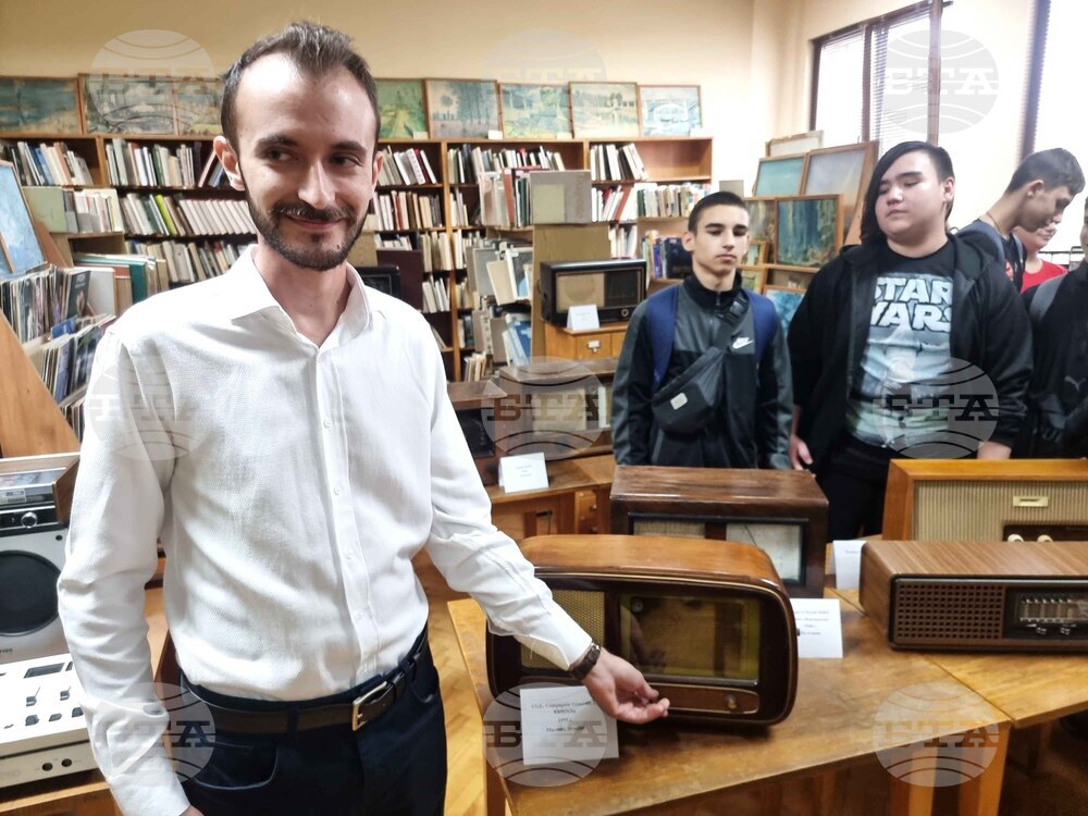 Кърджали - радиоприемници - изложба