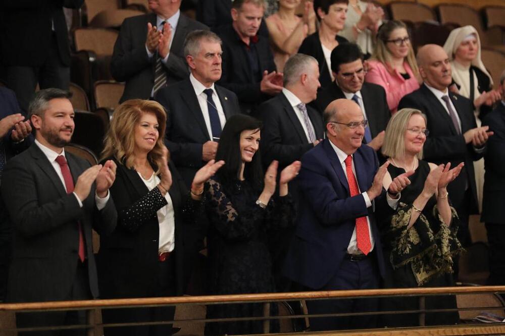 МВнР: Концерт на Софийската филхармония по повод 120-ата годишнина от установяването на дипломатически отношения между България и САЩ се проведе под патронажа на вицепремиера и министър на външните работи Мария Габриел