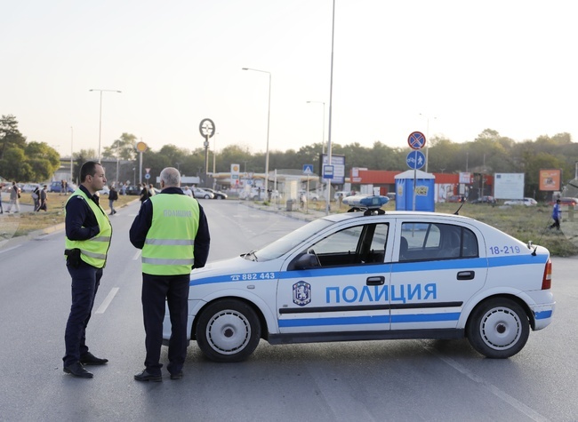 Задържаха баща и син на ГКПП "Дунав мост" заради 7000 евро от телефонна измама