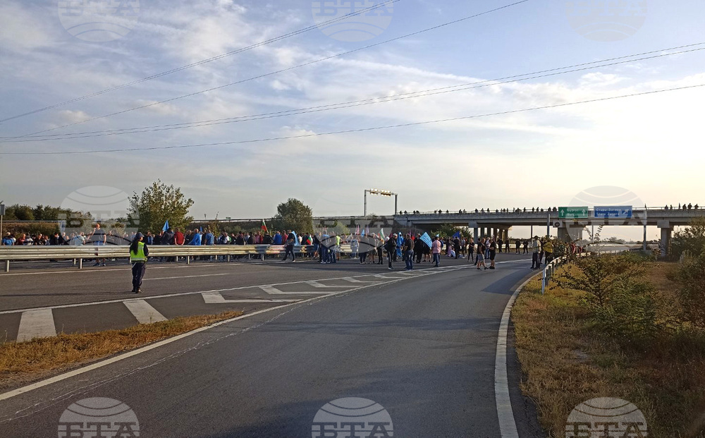 Protesters Block Key Roads Near Coal-fired Power Plants in Bulgaria