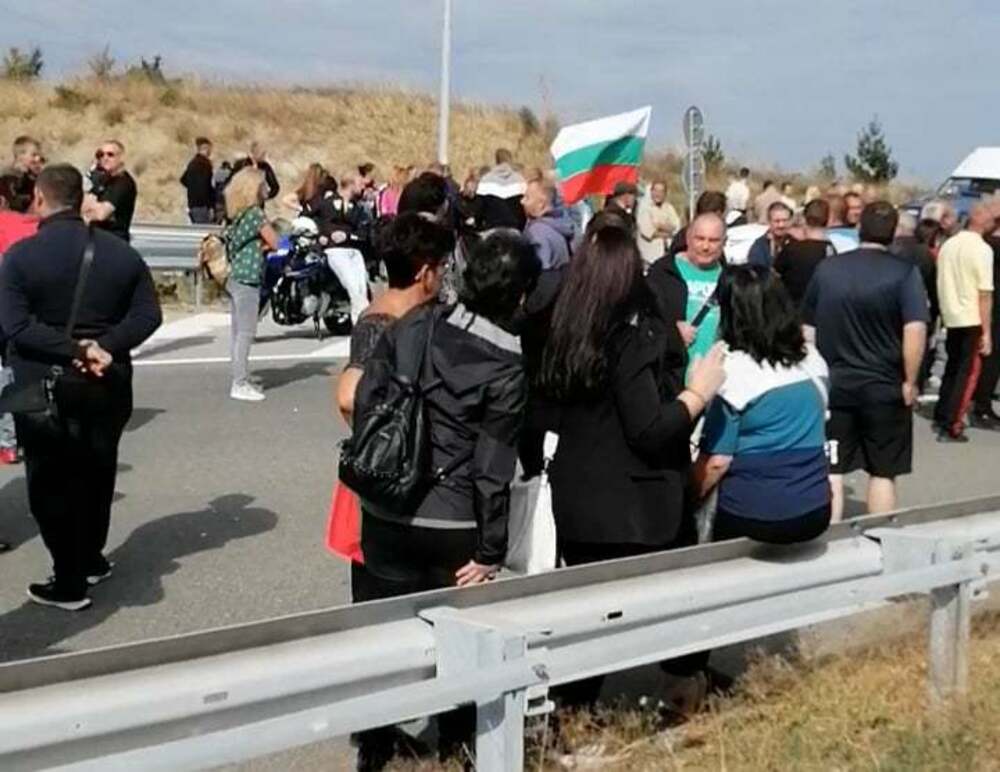 Отново е блокирано движението по автомагистрала "Струма" край Дупница