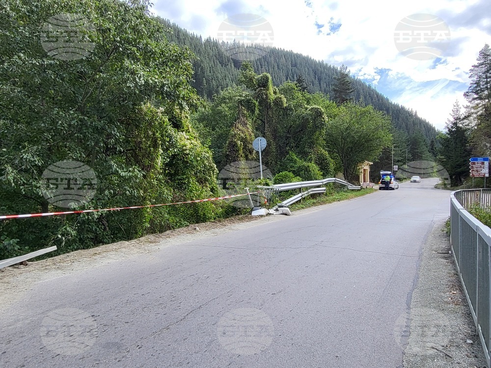 Затворен е пътят Самоков-София заради катастрофа с пострадали, движението се пренасочва