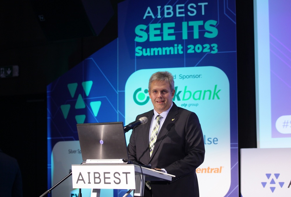 Министър Йоловски: Електронното управление вече е в ход 